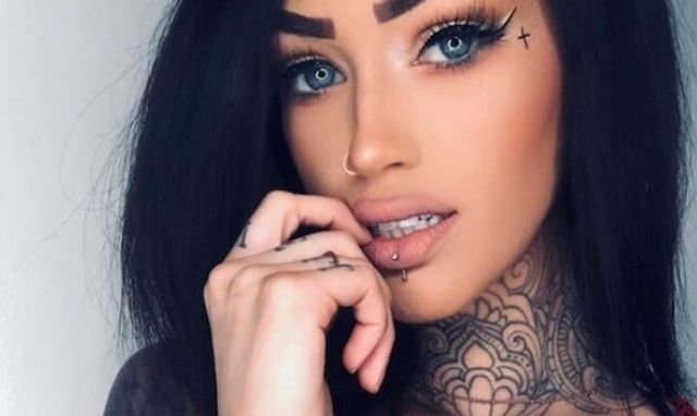 Tattooed Girls (21 pics)