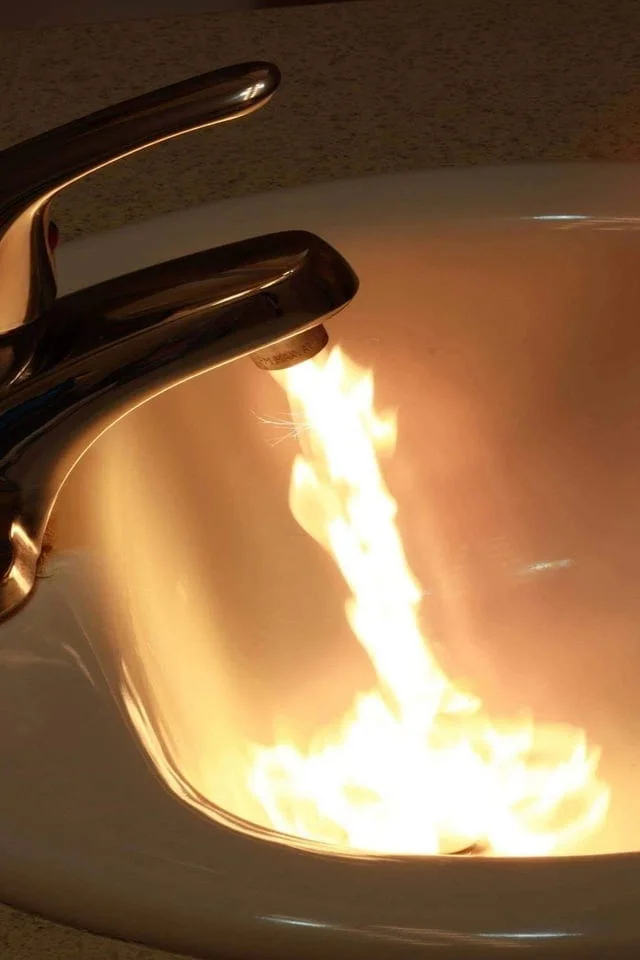 What Is Going On Here? (21 pics)