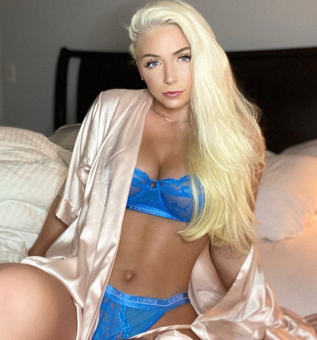 Girls In Lingerie (21 pics)