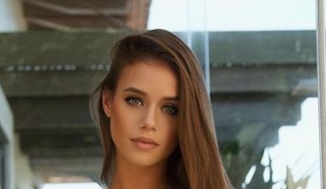 Girls In Lingerie (21 pics)