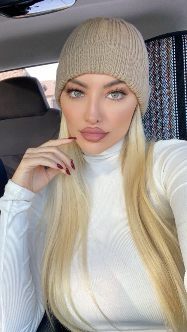 Winter Girls (21 pics)