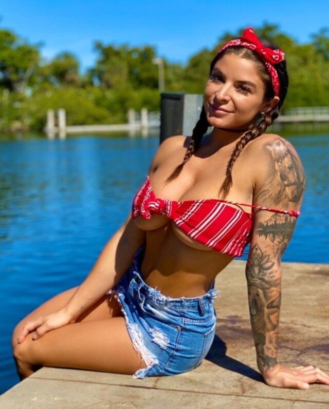 Tattooed Girls (21 pics)