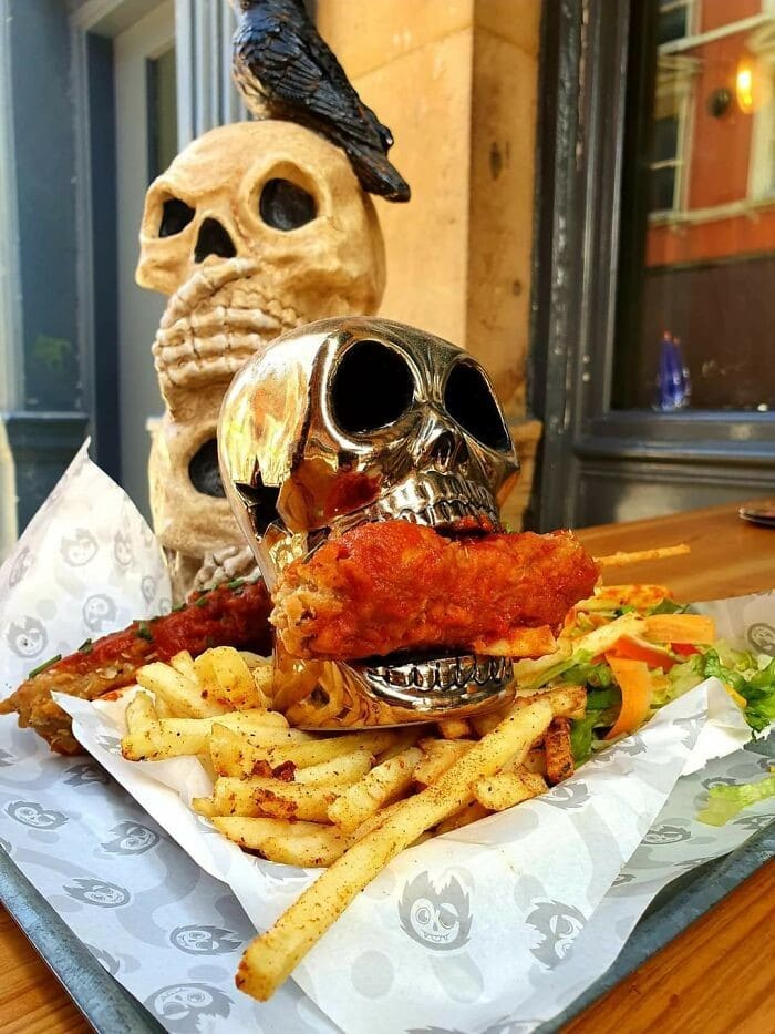 Crazy Food Serving (17 pics)