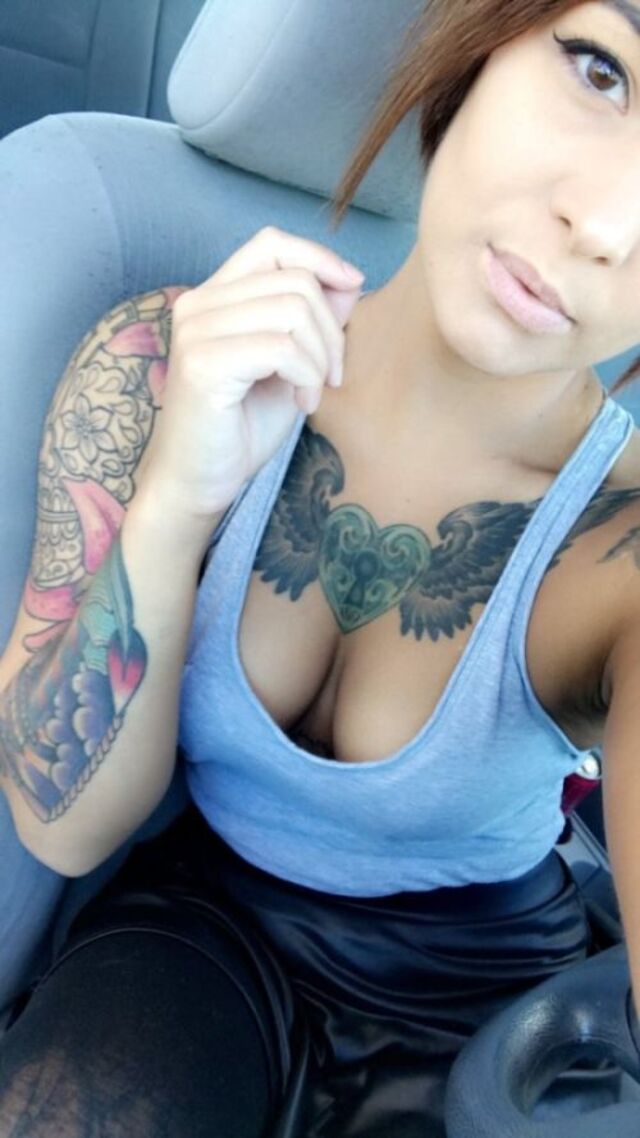 Girls In Cars (21 pics)