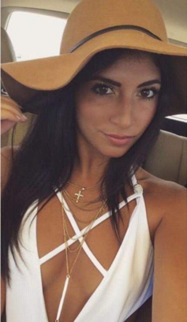 Girls In Cars (21 pics)