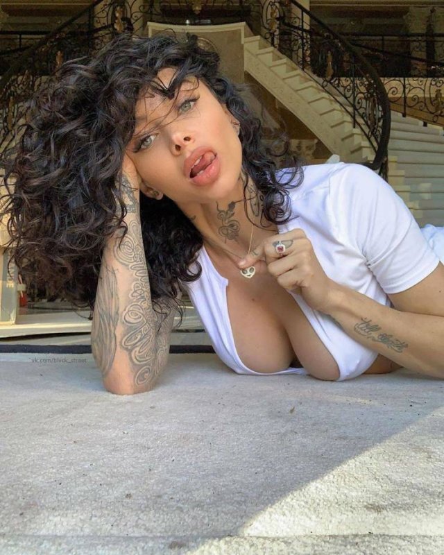 Tattooed Girls (21 pics)