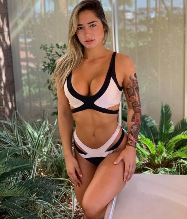 Tattooed Girls (21 pics)