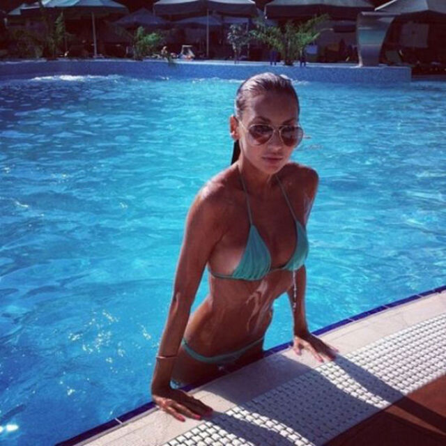 Bikini Girls (21 pics)