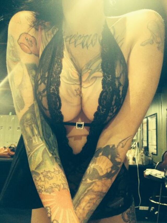 Tattooed Girls (21 pics)