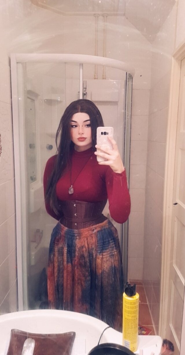 Girls In Corsets (21 pics)