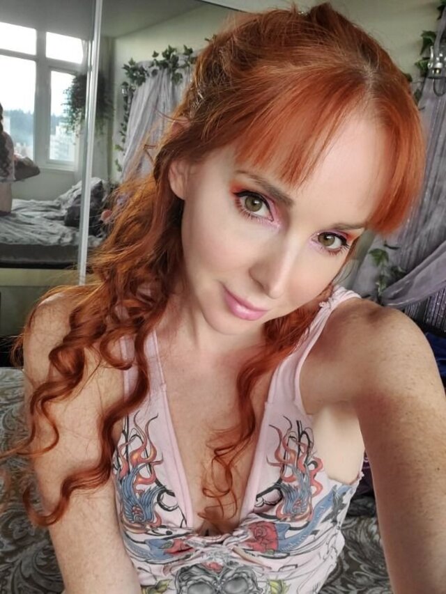 Redhead Girls (22 pics)