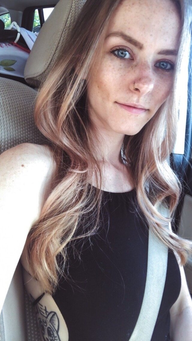 Busty Girls (21 pics) Busty Girls (21 pics)