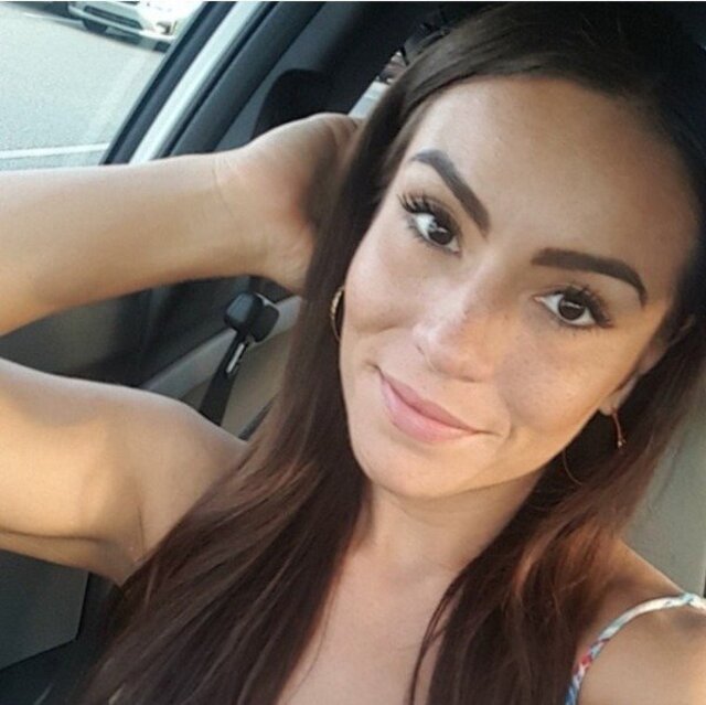 Busty Girls (21 pics)