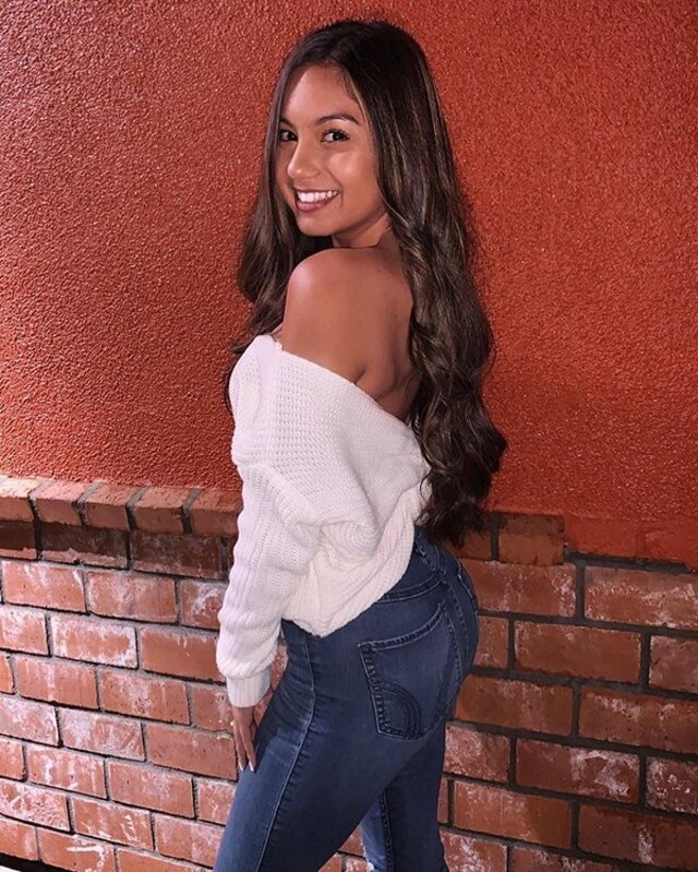 Girls In Jeans (21 pics)