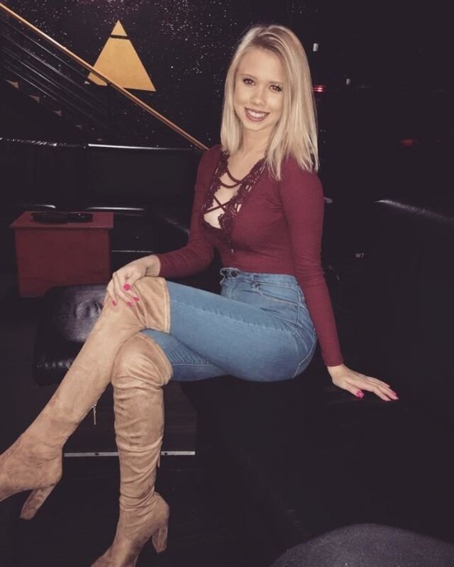 Girls On High Heels (21 pics)