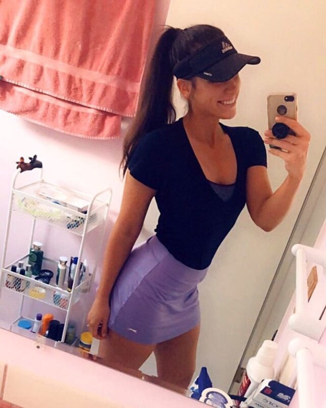 Selfie Girls (22 pics)