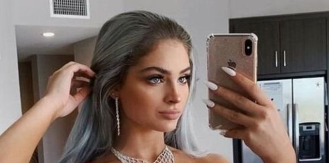 Selfie Girls (22 pics)