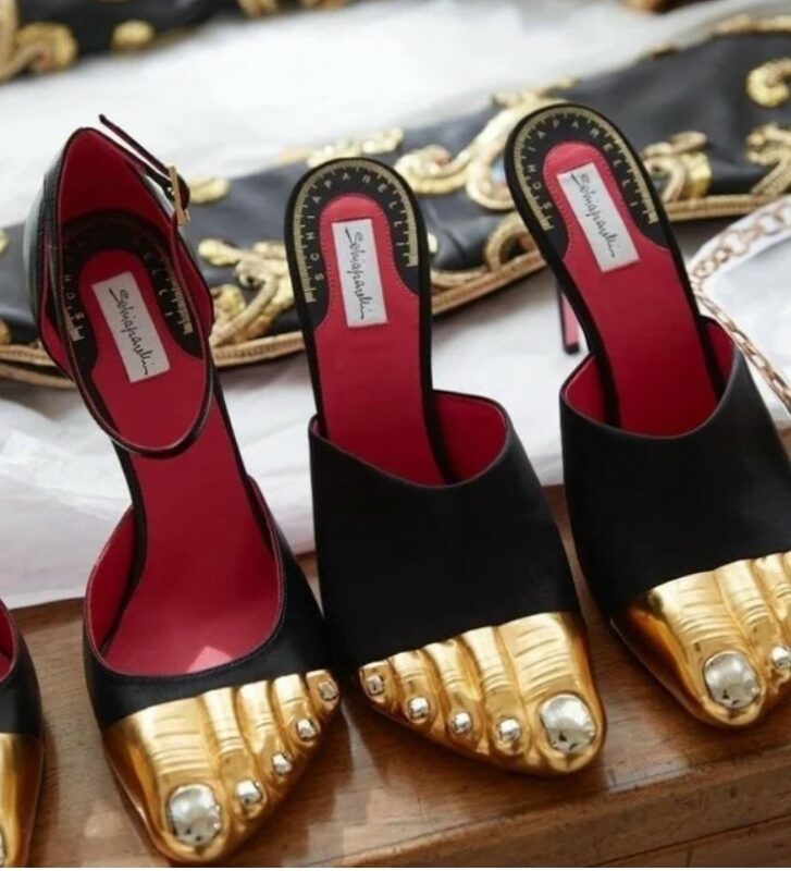 What Is Going On Here? (18 pics)