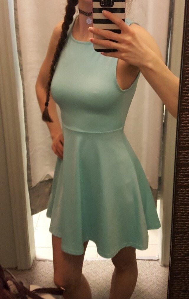 Braless Girls (22 pics)