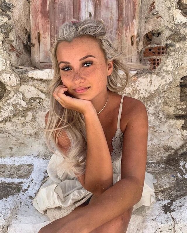 Cute Girls (21 pics)