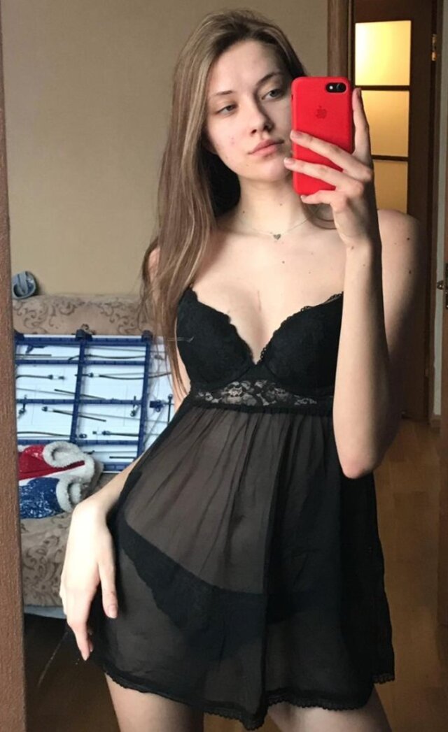 Selfie Girls (21 pics)