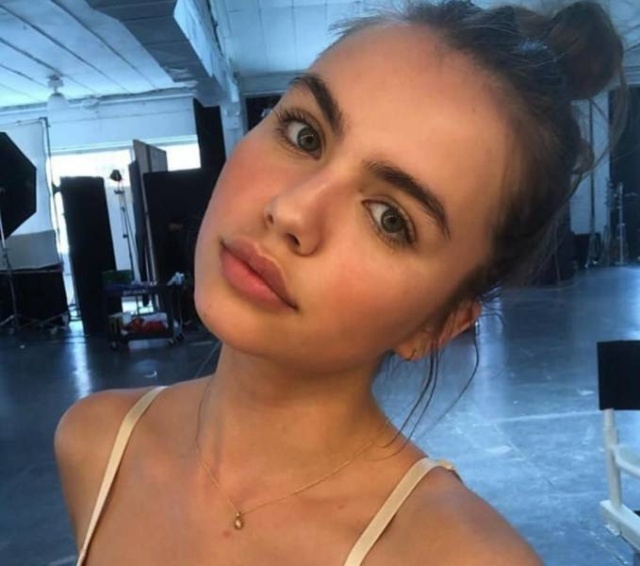 Beauty Girls (22 pics) Beauty Girls (22 pics)