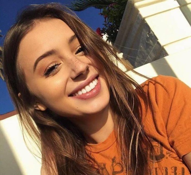 Beauty Girls (22 pics) Beauty Girls (22 pics)