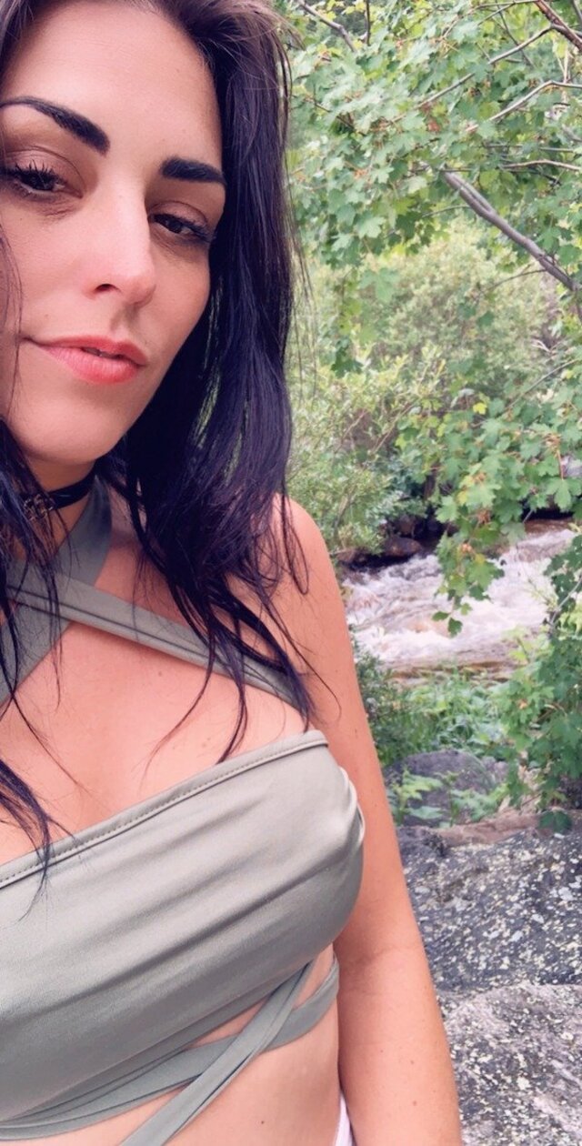 Braless Girls (23 pics)