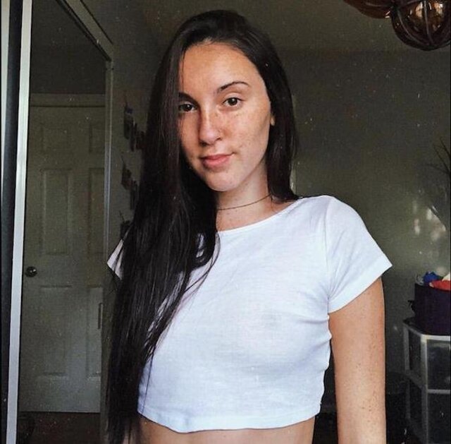 Braless Girls (23 pics)