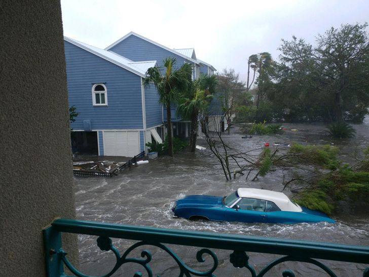 Bad Days Happen (21 pics)