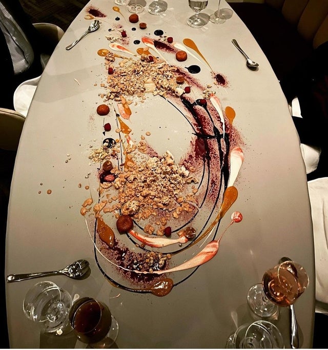 Crazy Food Serving (22 pics)