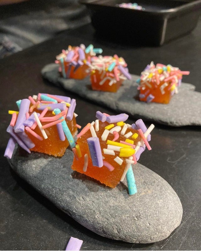 Crazy Food Serving (22 pics)