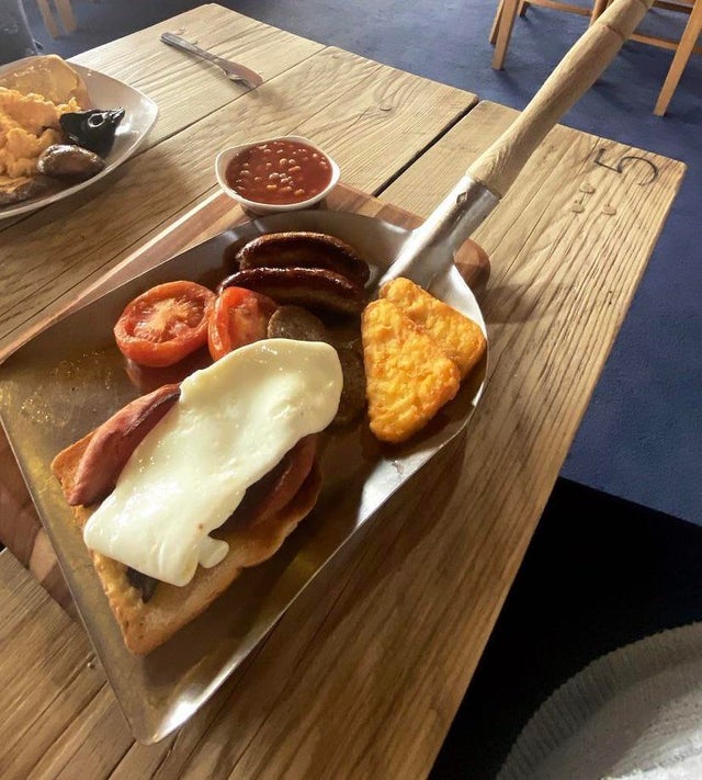 Crazy Food Serving (22 pics)