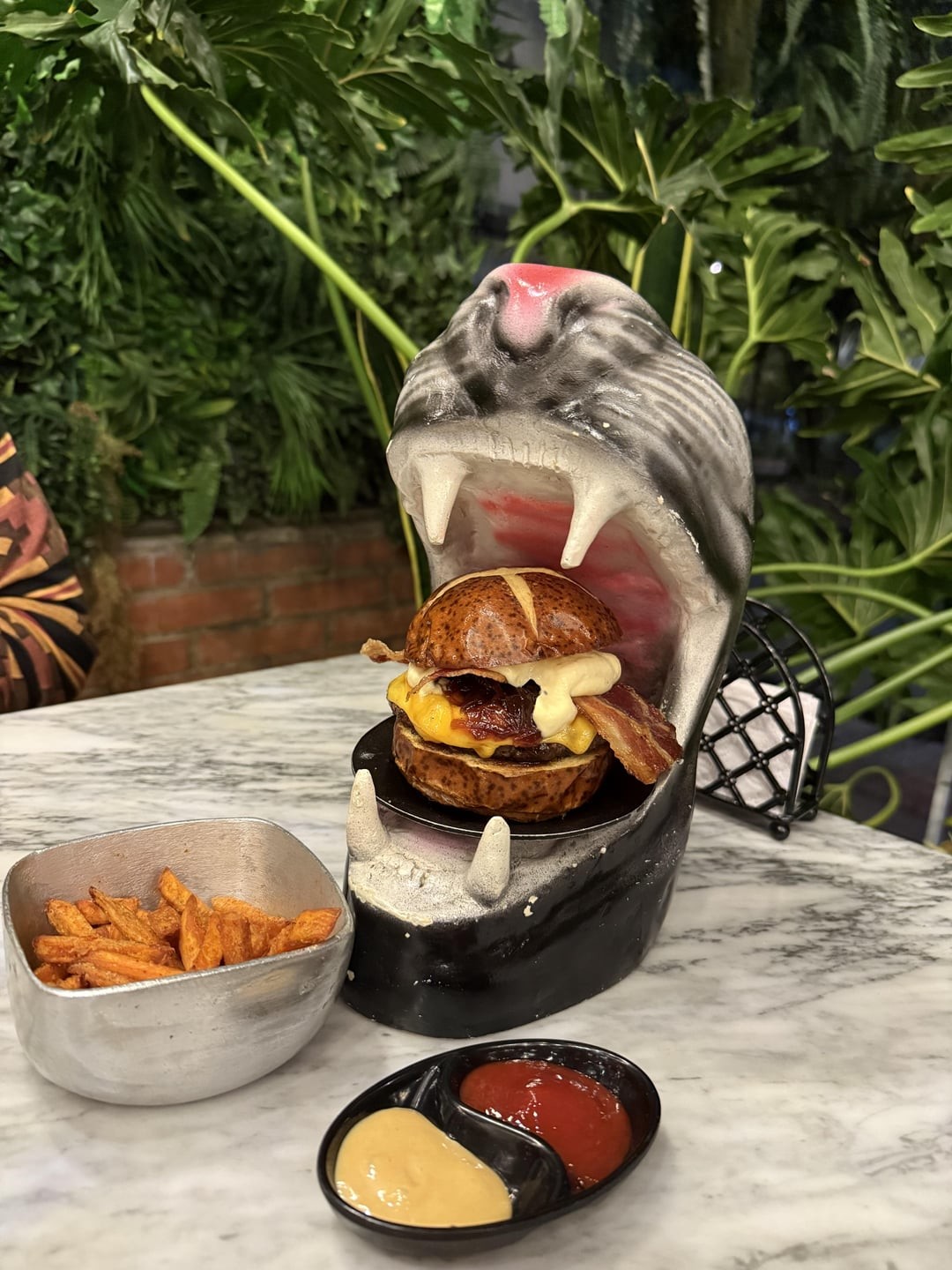 Weird Food Serving (20 pics)