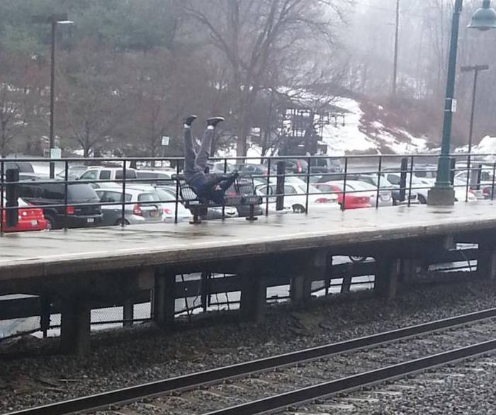 What Is Going On Here? (25 pics)