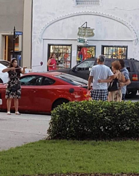 What Is Going On Here? (25 pics)