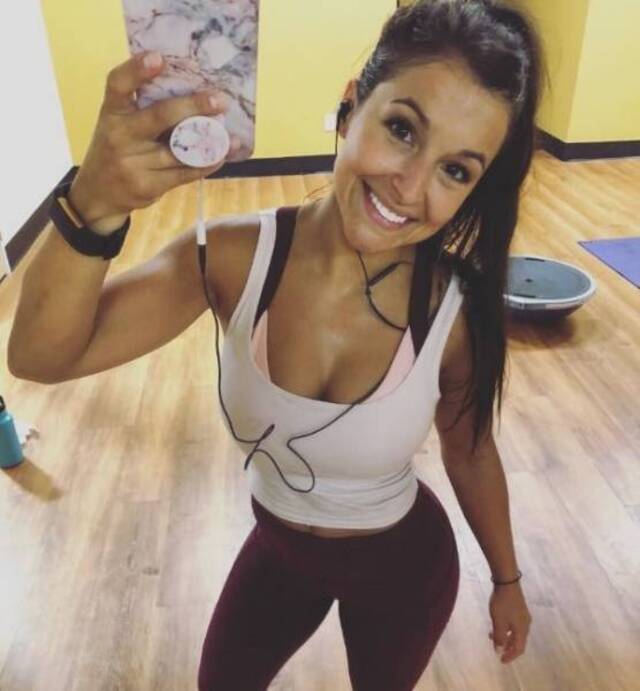 Selfie Girls (21 pics) Selfie Girls (21 pics)