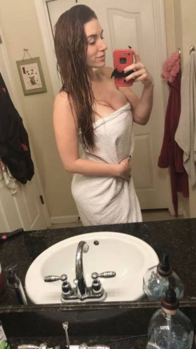 Selfie Girls (21 pics) Selfie Girls (21 pics)