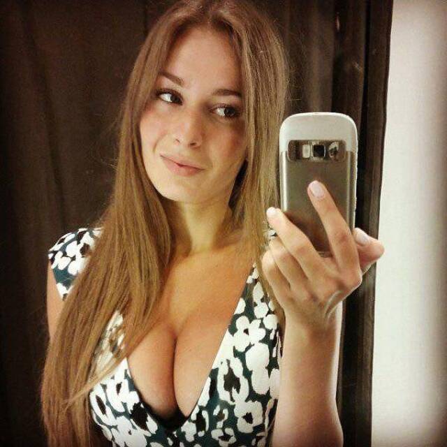 Selfie Girls (21 pics) Selfie Girls (21 pics)