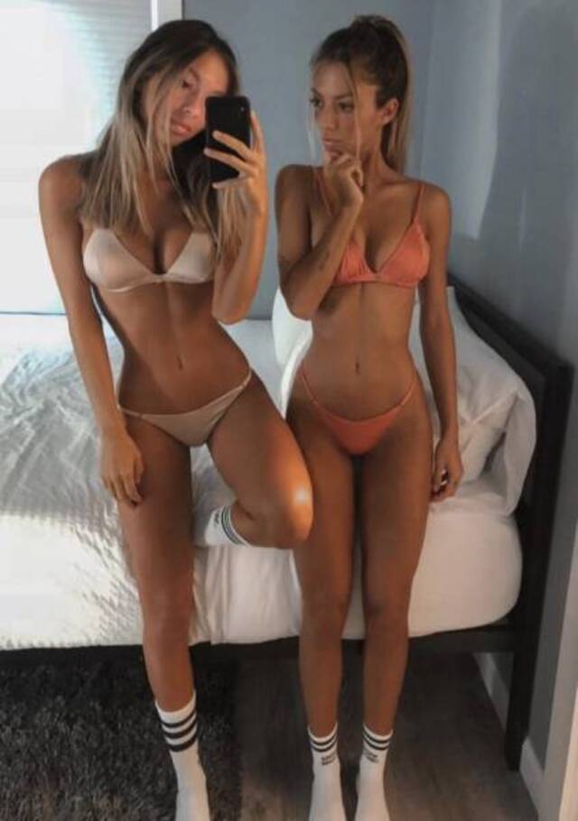 Selfie Girls (21 pics) Selfie Girls (21 pics)