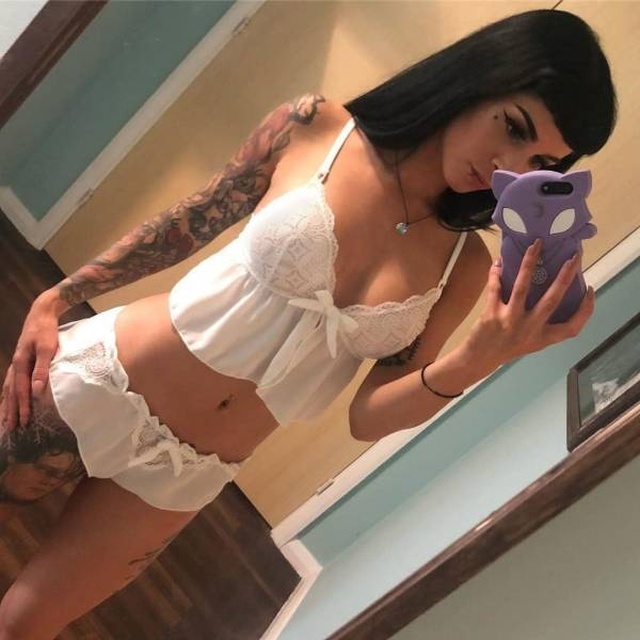 Girls In Lingerie (21 pics)