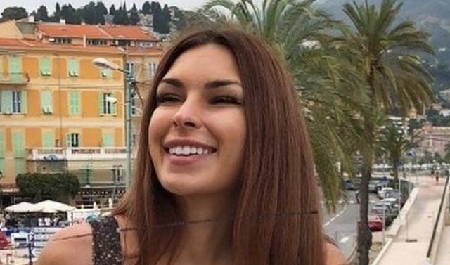 Bikini Girls (20 pics)