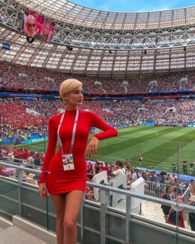 Girls In Tight Dresses (21 pics) Girls In Tight Dresses (21 pics)