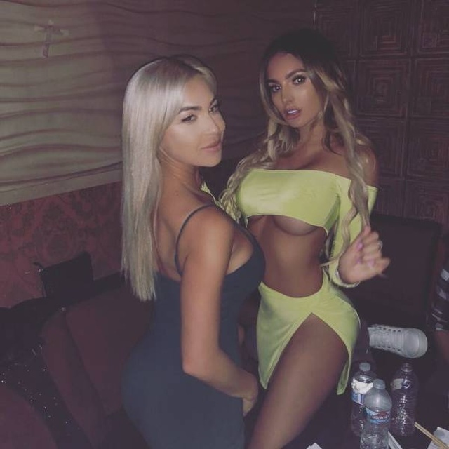 Girls In Tight Dresses (21 pics) Girls In Tight Dresses (21 pics)