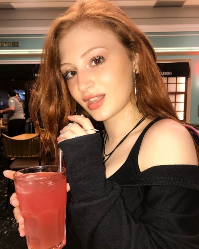 Redhead Girls (21 pics) Redhead Girls (21 pics)