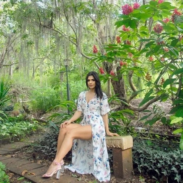 Girls With Long Legs (22 pics) Girls With Long Legs (22 pics)