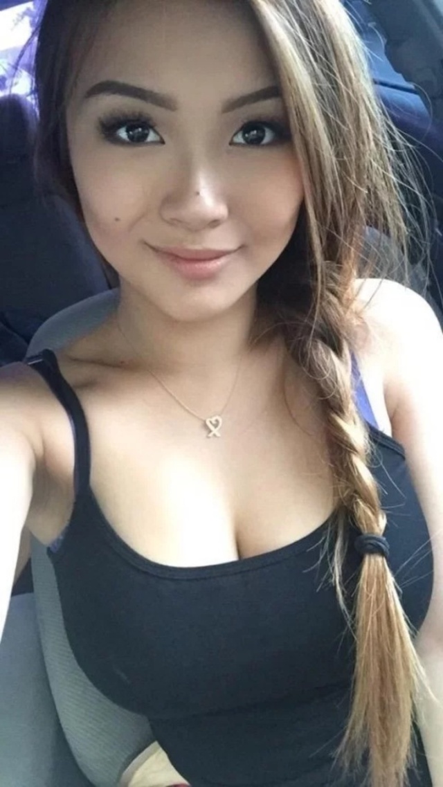 Busty Girls (22 pics) Busty Girls (22 pics)