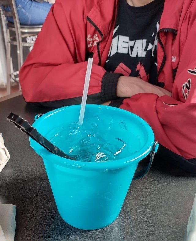 Strange Drink Serving (14 pics) Strange Drink Serving (14 pics)