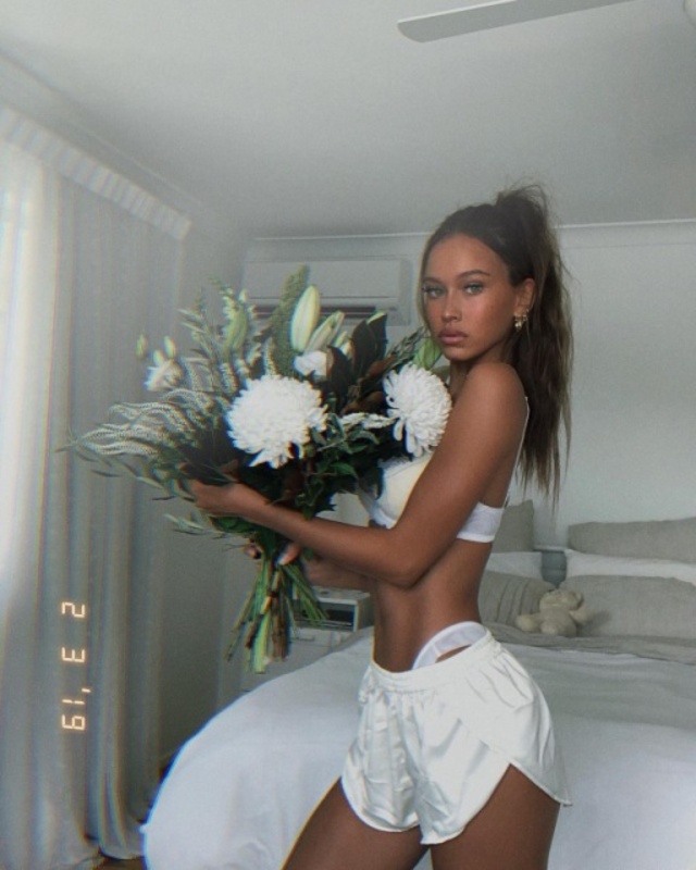 Beauty Girls (21 pics) Beauty Girls (21 pics)