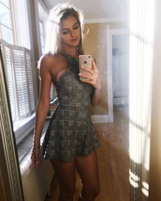 Girls In Sundresses (21 pics)